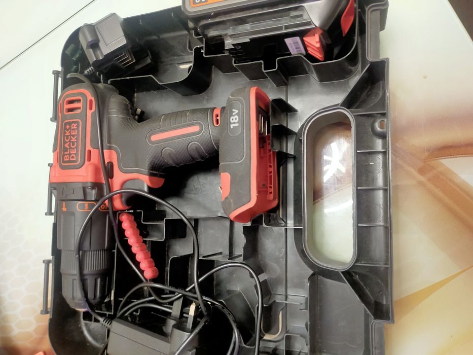 Акумулаторна бормашина със зарядно и батерия, за части