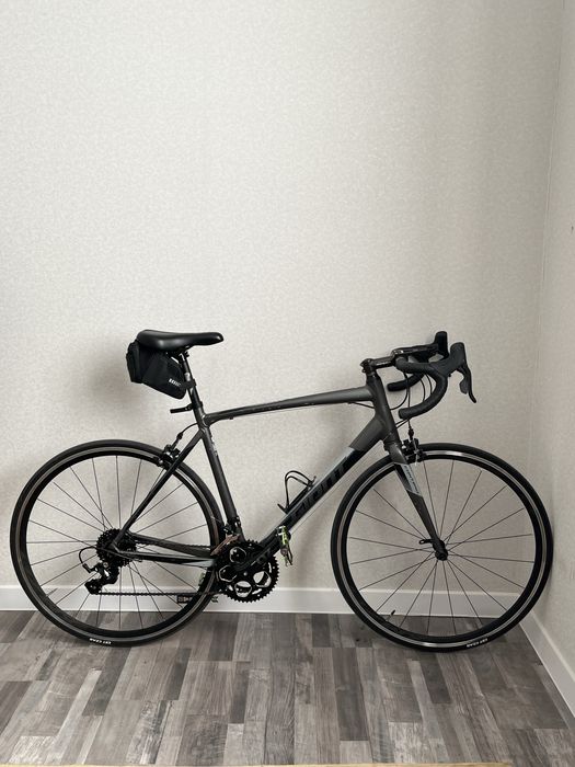 Шоссейный велосипед Giant contend 3