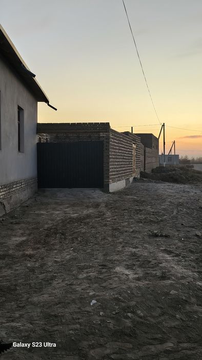 Uy cotiladi manzil Xonqa tuman Xonobod qishlogi 4 sotik uglavoy