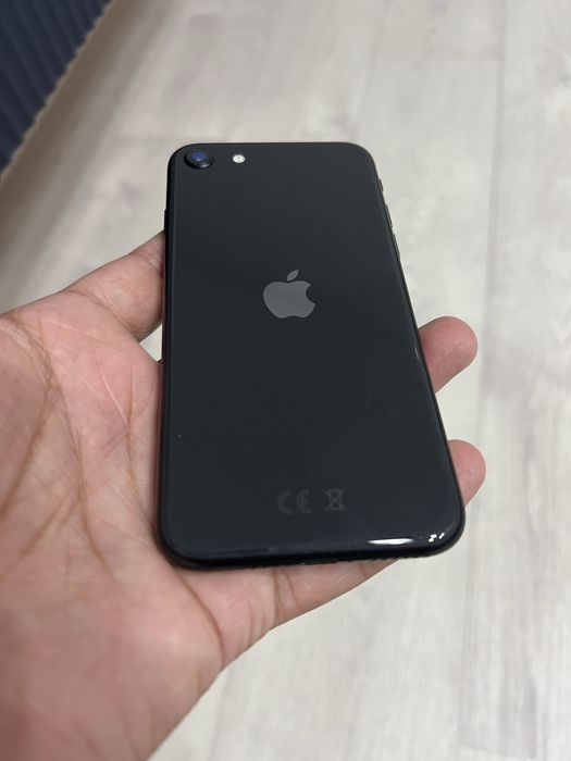 Продам айфон se 2020