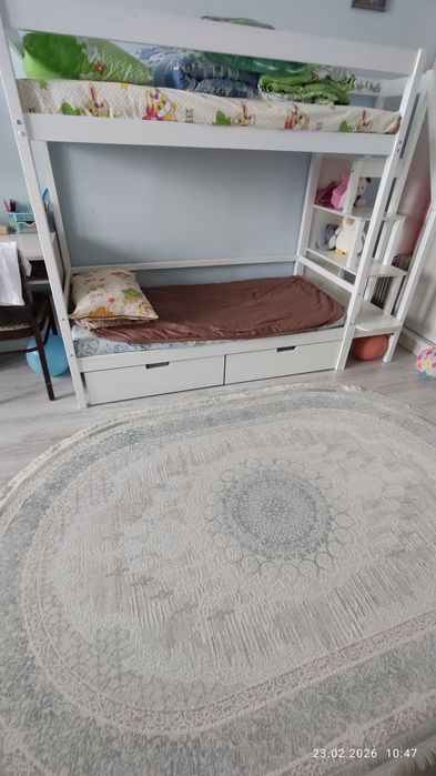 Двухъярусная кровать