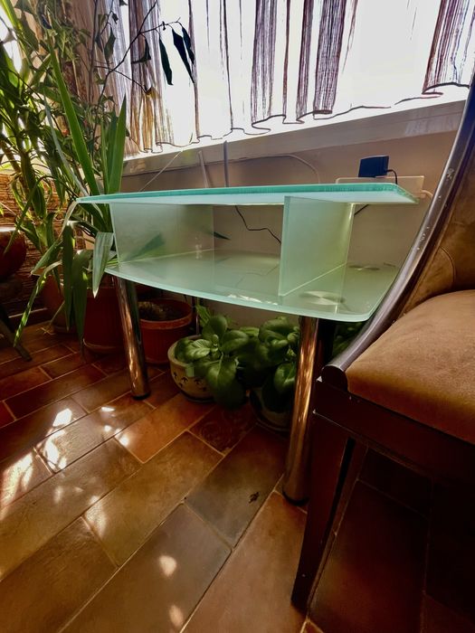 Стъклено бюро.