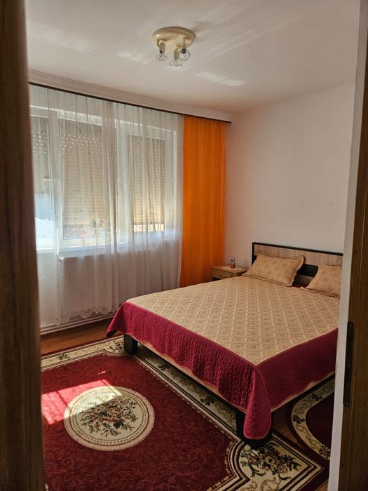 Vand apartament cu 2 camere Hunedoara