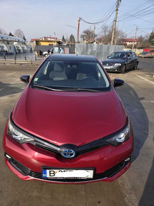 TOYOTA Auris  Hatchback hibrid 1.8L - pret usor negociabil