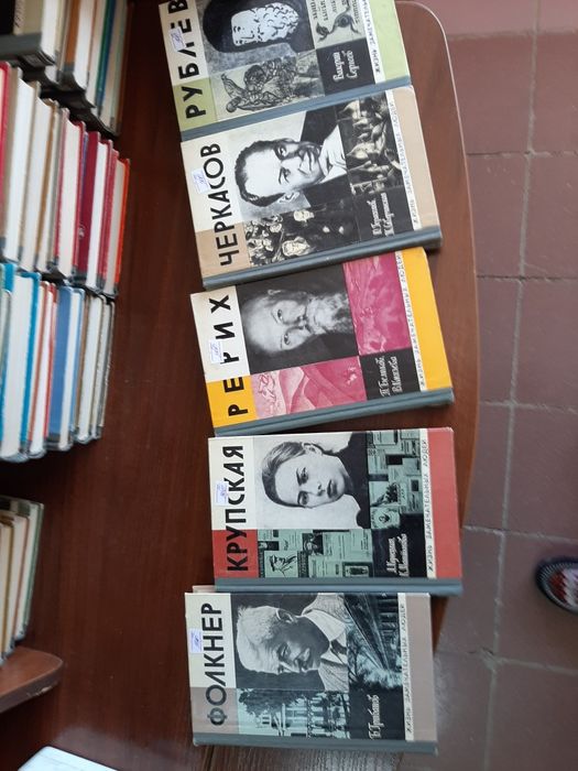 Продаю коллекцию книг