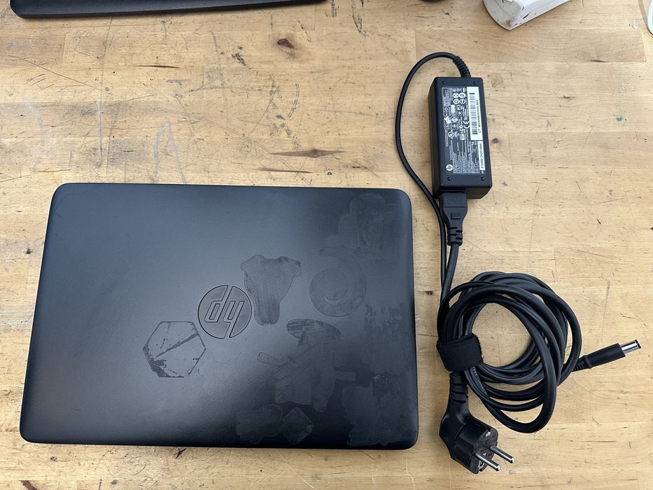 Hp 820 de culoare negru