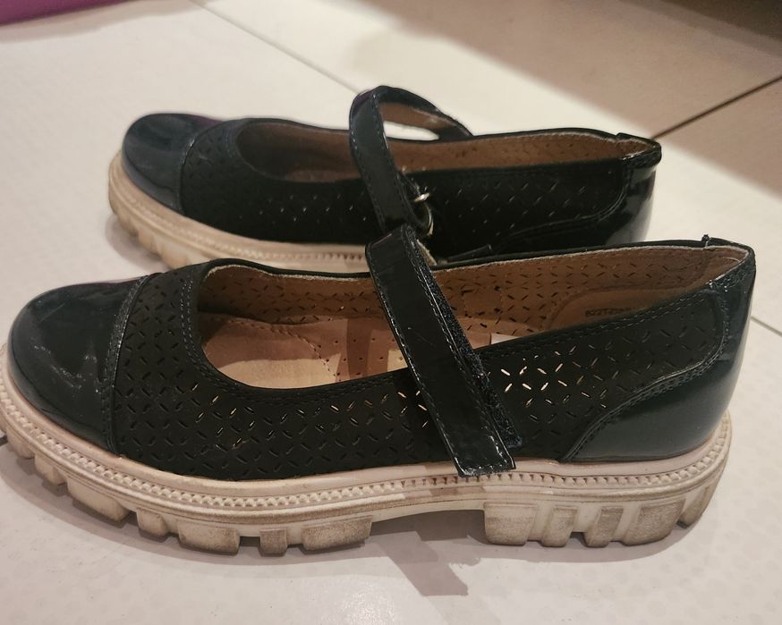 Продам туфли для девочки