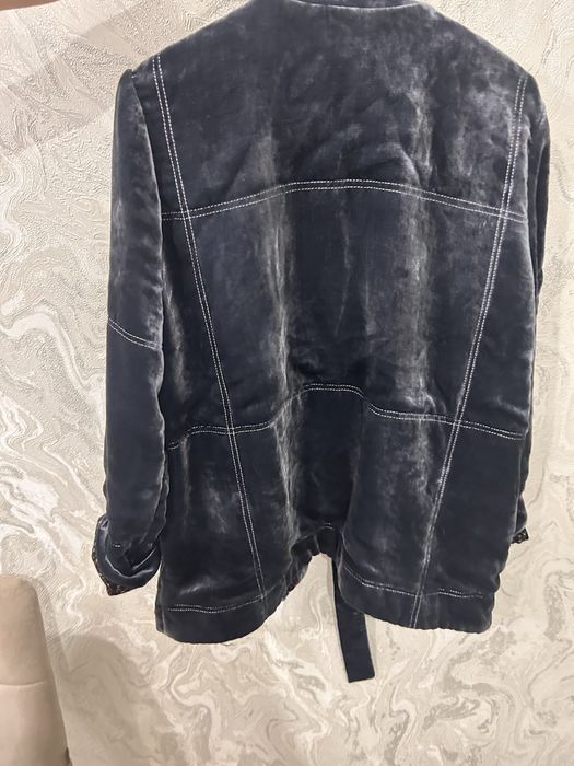 Костюм мен кыска шапан сатылады!