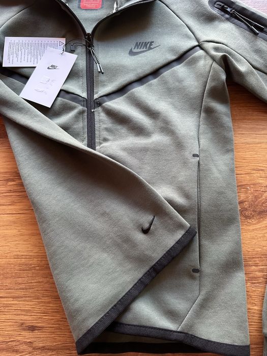 Детски,памучен,масленозелен екип Nike с активен,заден джоб на долнище