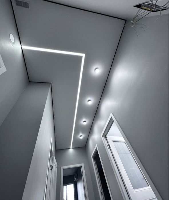 Натяжные потолки. Софиты в санузел подарок!!!