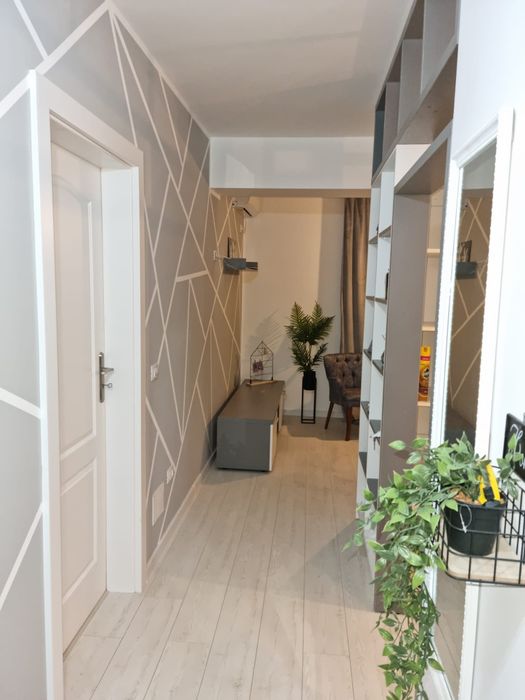 Închiriez garsoniera