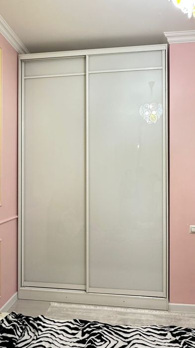 Срочно продам встроенный шкаф-купе