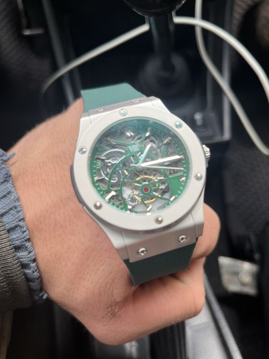 Продам часы почти новые