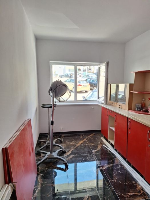 Vând apartament sau spațiu comercial