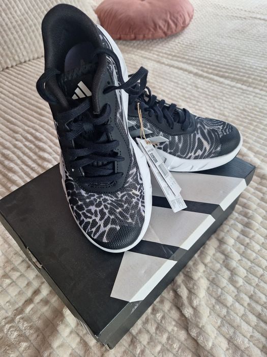 Маратонки на Adidas нови за 85лв