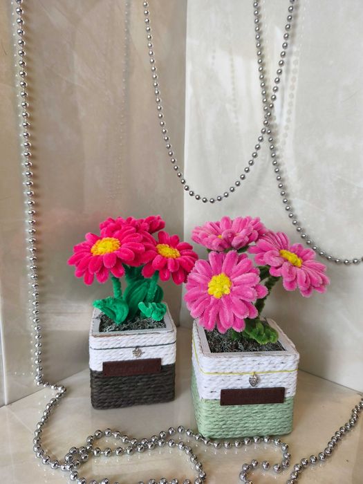 Ръчно изработени цветя и букети за всеки вкус.