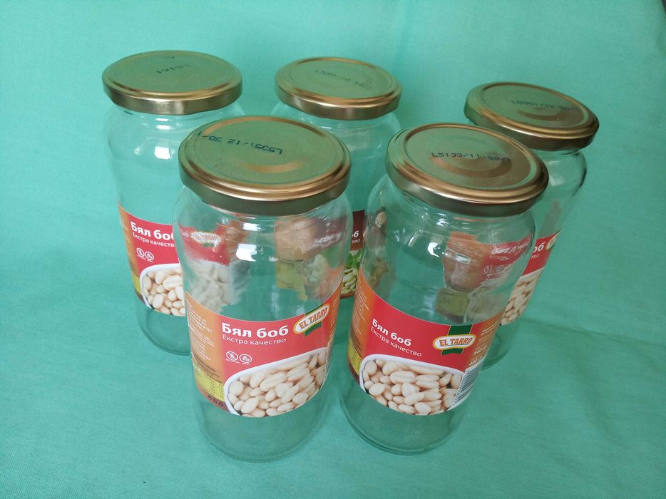 Стъклени буркани и бутилки