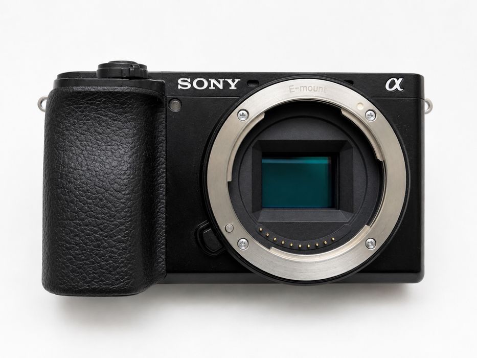 Sony Alpha a6100 + Sony 16–50mm OSS | 24.2 Мп | 4K