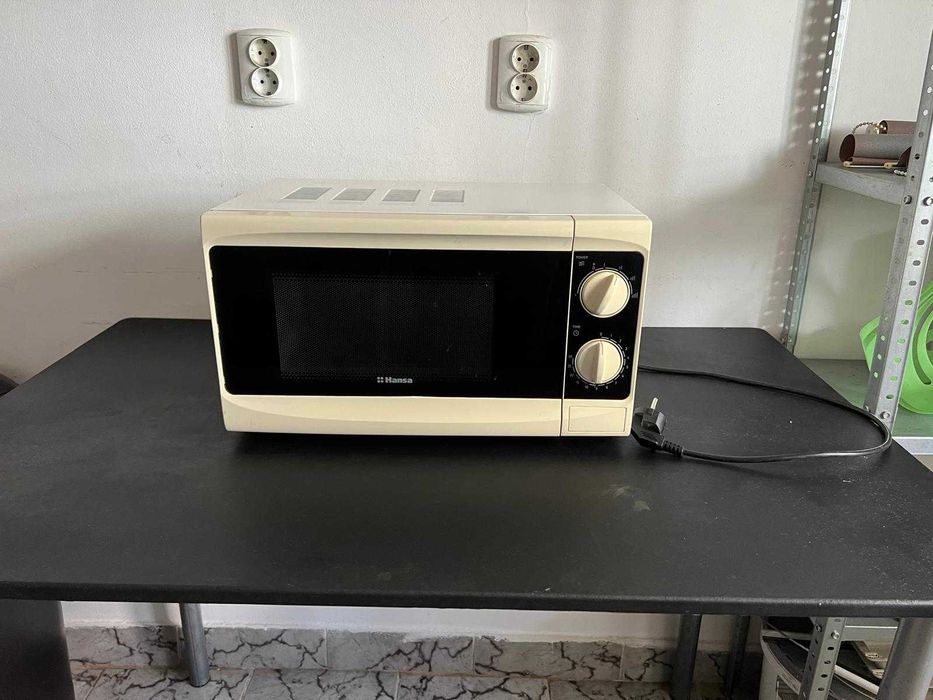Cuptor cu microunde Hansa