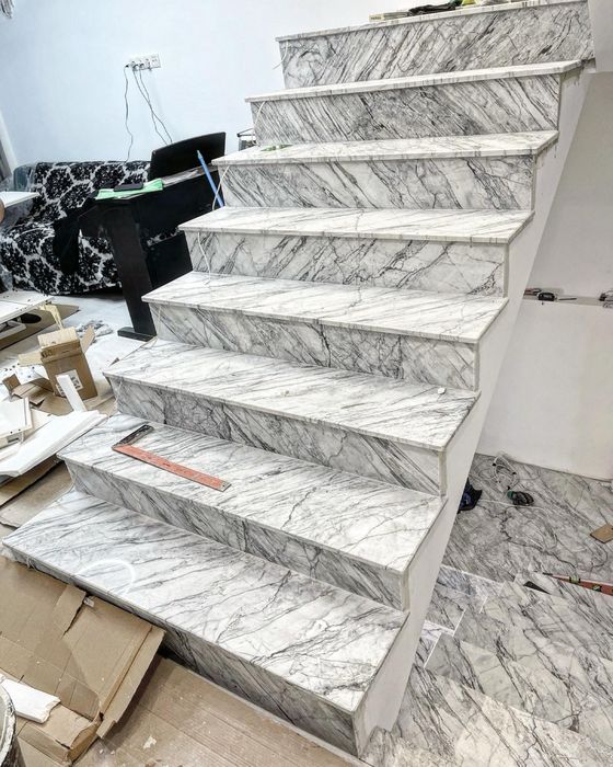 Лестница, ступени натуральный мрамор