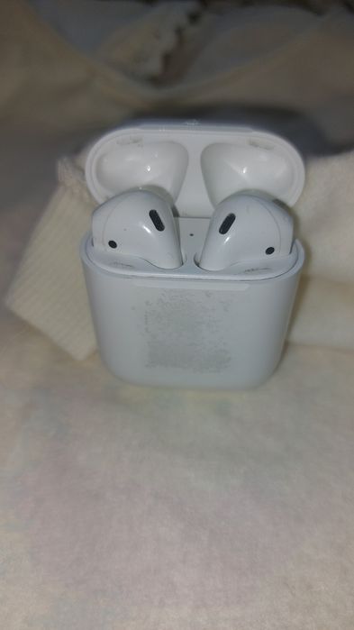 this is Airpods 1 or 2