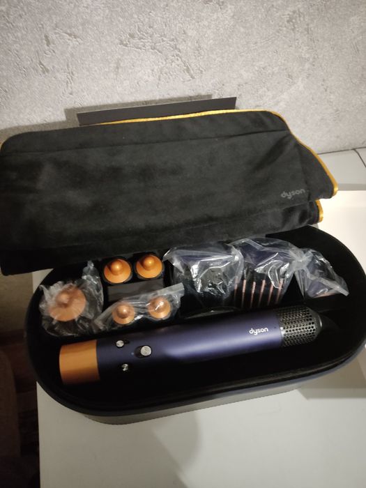 Продам фен Dyson