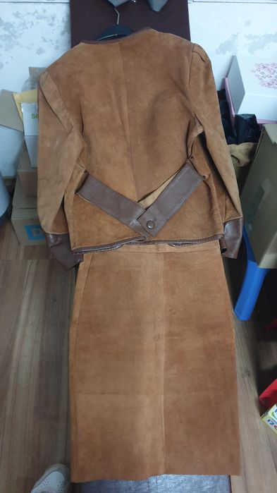 Елегантен дамски кожен костюм от естествена кожа Размер S (36-38)