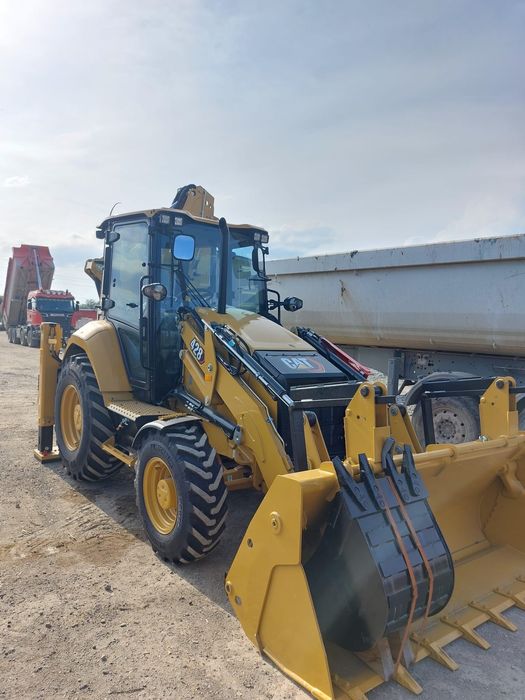 Închiriez Buldoexcavator,Camioane 8x4