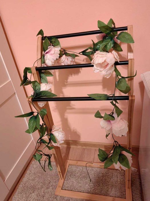 ghirlanda din bujori artificiali