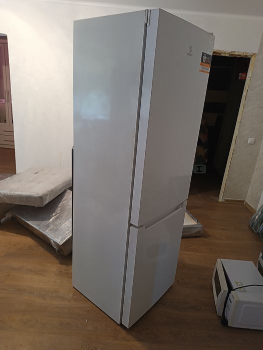 Холодильник Indesit