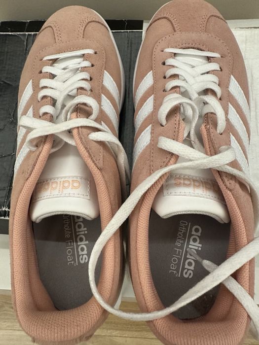 Кроссовки от Adidas оригинал 40 раз