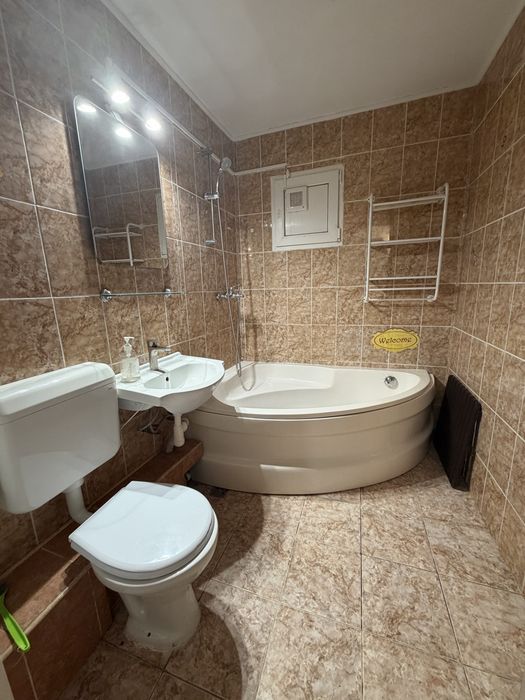 Apartament 3 camere decomandat de inchiriat in cartier Nioua
