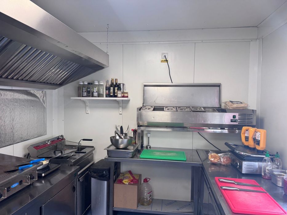 Afacere la cheie!!!Fast-food container mobil