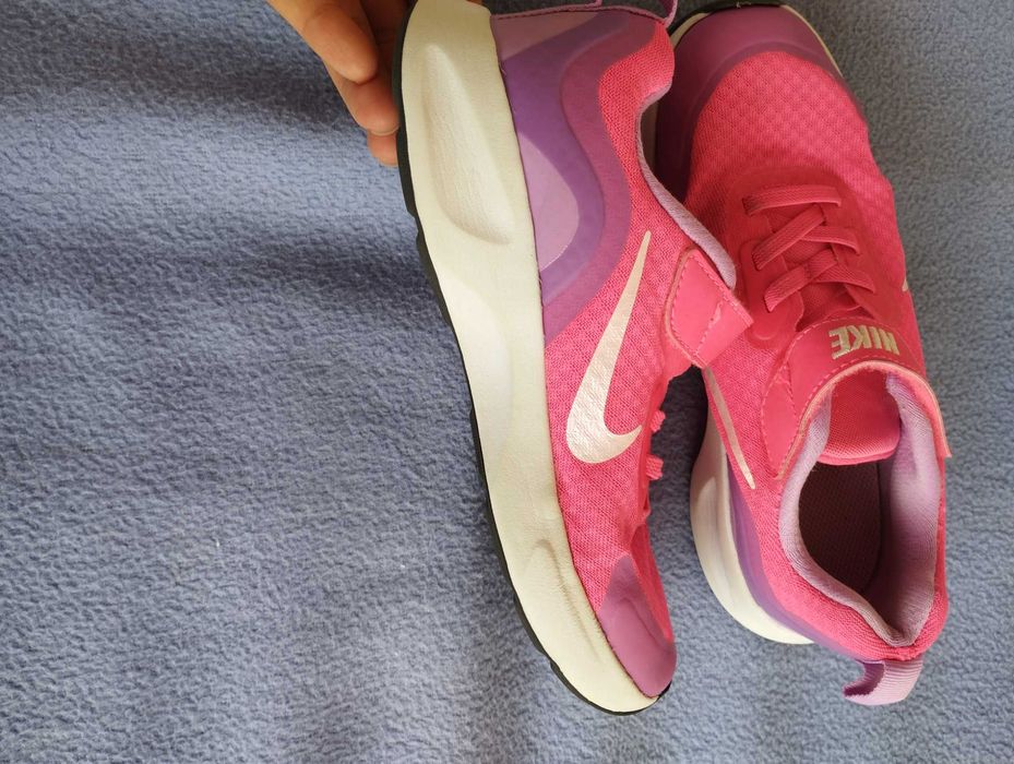 Маратонки Nike и Adidas номер 33.