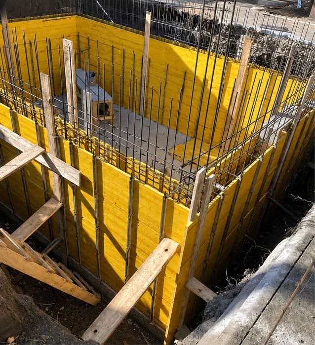 Închiriez panouri doka, mai compactor si mini excavator