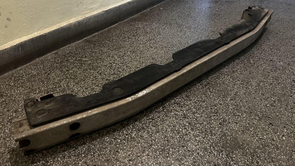 Продавам задна греда за броя от Toyota Rav4 III (XA30)