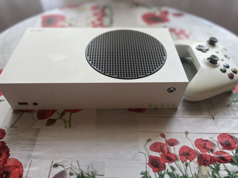 Xbox series s ,joystick si cablu de alimentare incluse, 700 lei