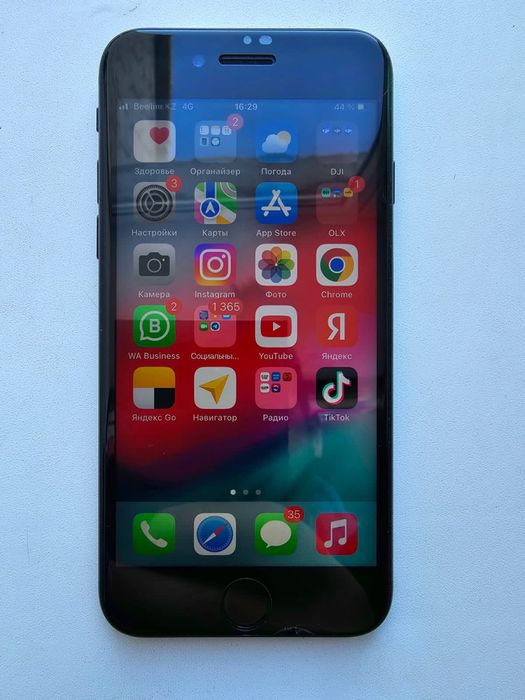 Продам iPhone SE 2020