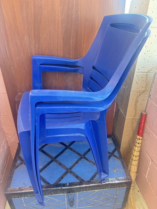 Продам стулья для дачи