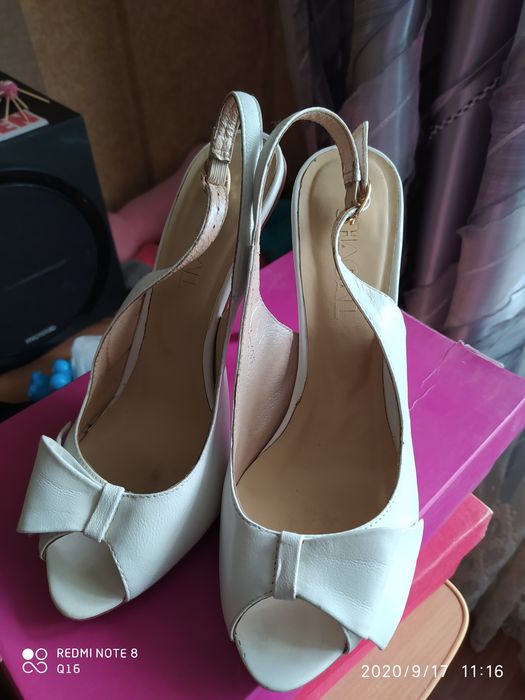 Босоножки белые б/у