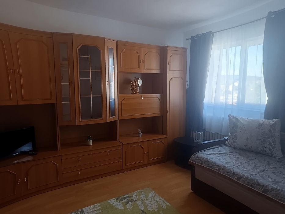 Închiriez garsonieră