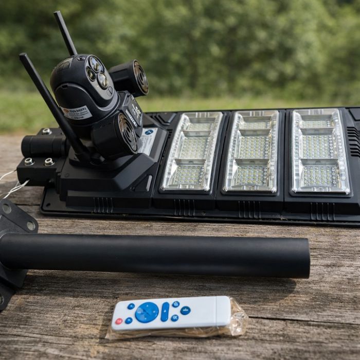 Улична соларна лампа и Smart камера за видеонаблюдение 2 в 1