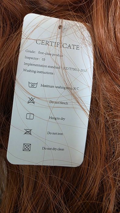 Perucă HAIRCUBE ondulată auburn șaten roșcat, lungime medie, sintetică
