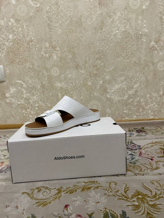 Продам новые  арабские сандалы фирмы " ALDO". Размеры: 41 , 42.
