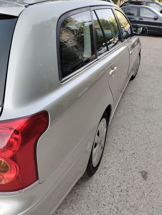 Тойота авенсис комби