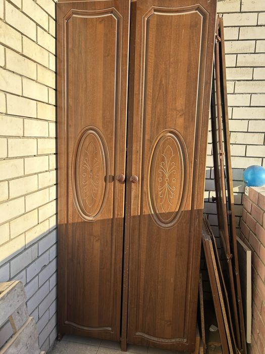 Шкаф , екі есікті, іші үлкен