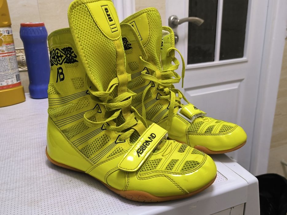 Боксерка и вело перчатки