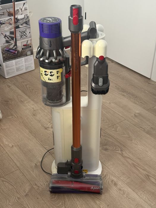Dyson v10 cyclone absolute + suport + accesorii extra