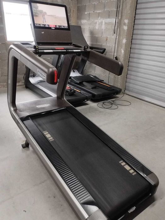 Бягаща пътека с Touch Screen дисплей TechnoGym Run Artis