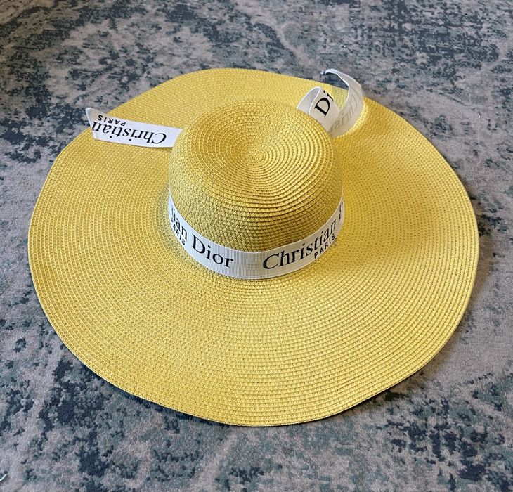 Шляпа желтая Christian Dior